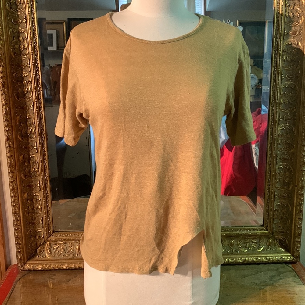 Landmark tshirt. Offset slit